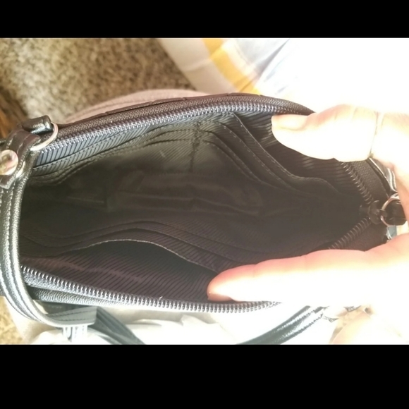 *NWT* Tahari Wristlet/Crossbody - Picture 8 of 11